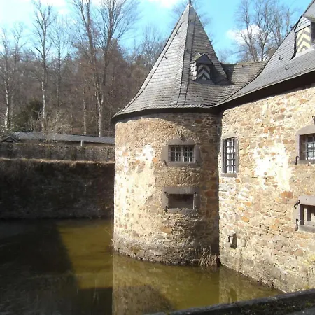 Cozy With Private Garden In Nisterau *