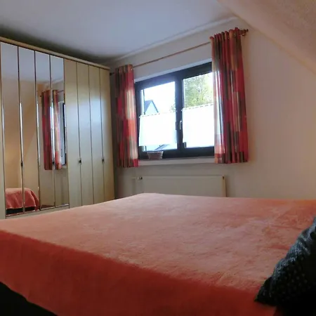 Cozy With Private Garden In Nisterau Apartamento