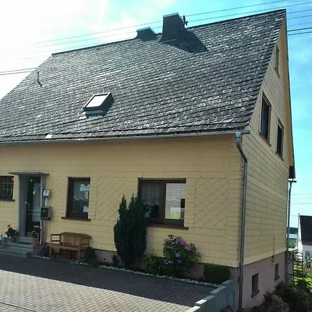 Cozy With Private Garden In Nisterau Lautzenbrücken