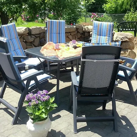 Cozy With Private Garden In Nisterau Apartamento *