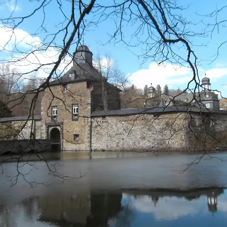 Cozy With Private Garden In Nisterau Apartamento Lautzenbrücken