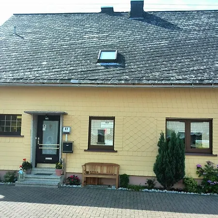 Cozy With Private Garden In Nisterau Apartment
