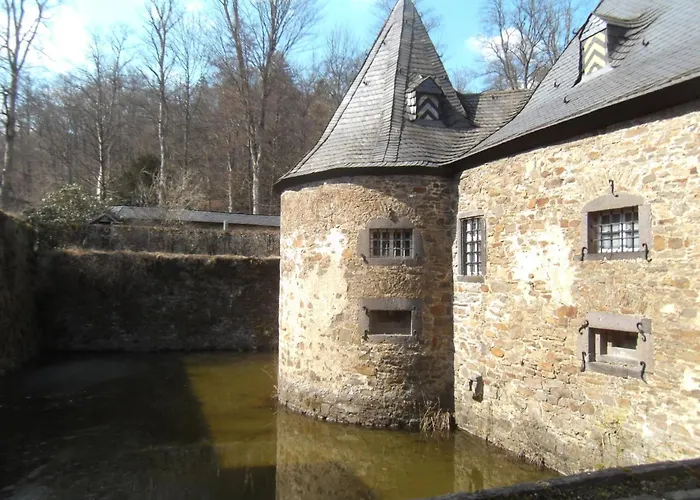 Cozy With Private Garden In Nisterau דירה